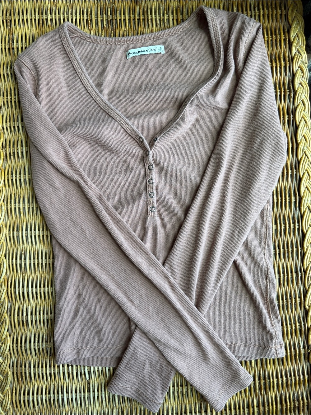 Abercrombie & Fitch Dusty Mauve Ribbed Snap-Front Top